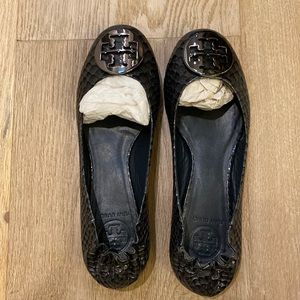 Tory Burch silver/dark gray snakeskin ballet flats size 7.5